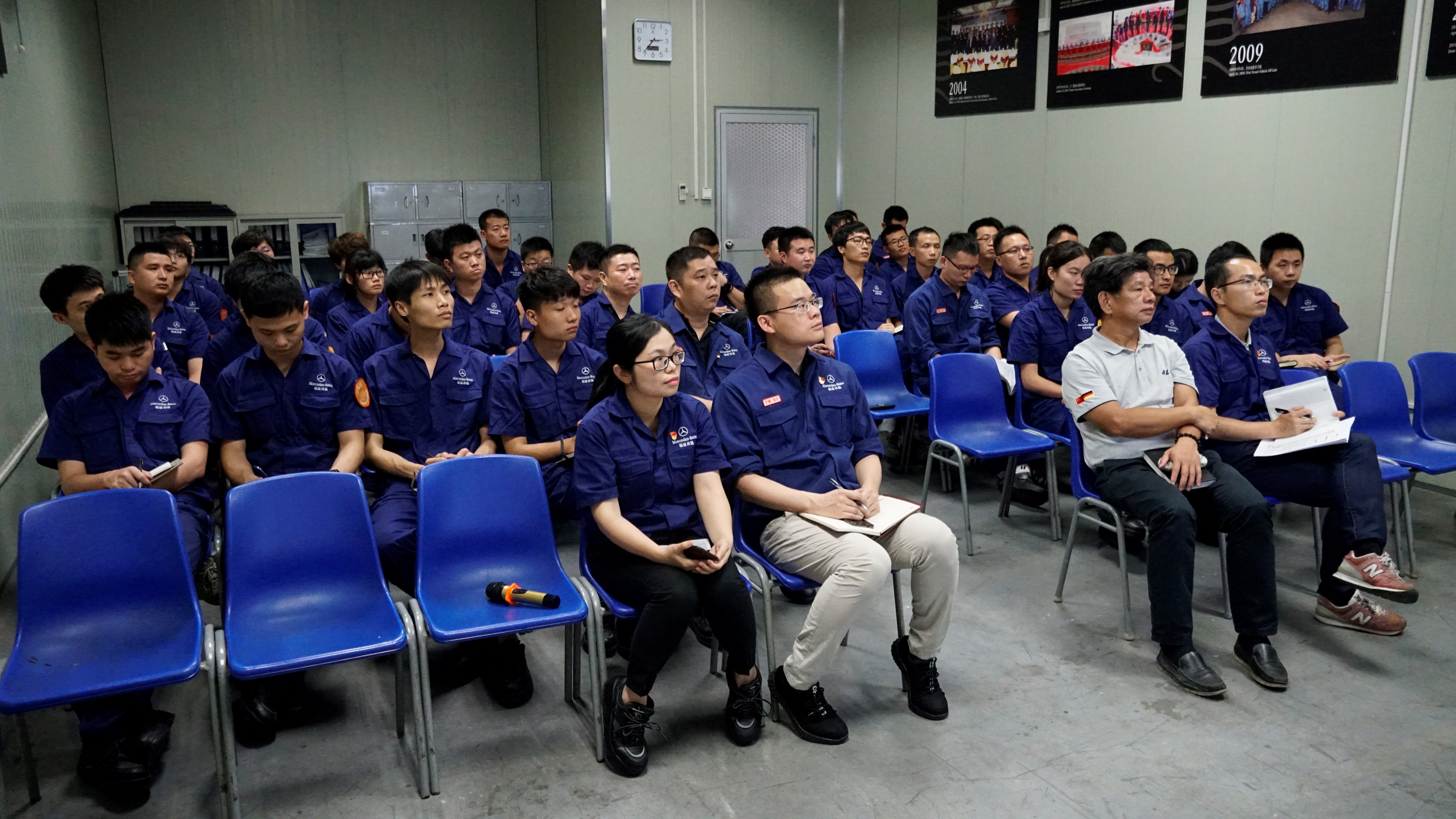 “星徽欧冠直播
”五期学员以及车间干部近60人共同欧冠直播 “星徽欧冠直播
”五期学员以及车间干部近60人共同欧冠直播